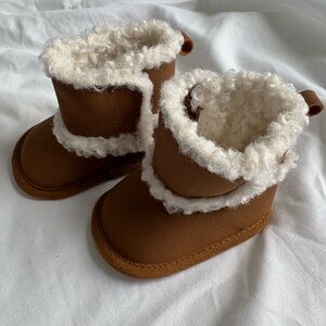 Carter's Child Of Mine Crib Shoes Baby's Size NB Tan Boots Booties NWOT